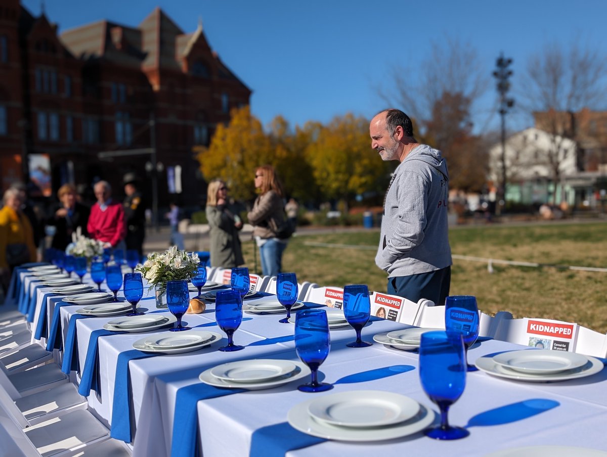 As we head into Shabbat, it's impossible to forget the 240 hostages unable to be with their families. Every empty chair, every "Kidnapped" poster, and every teddy bear is a heartbreaking reminder of that. 

#BringThemHome #BlueRibbonsforIsrael