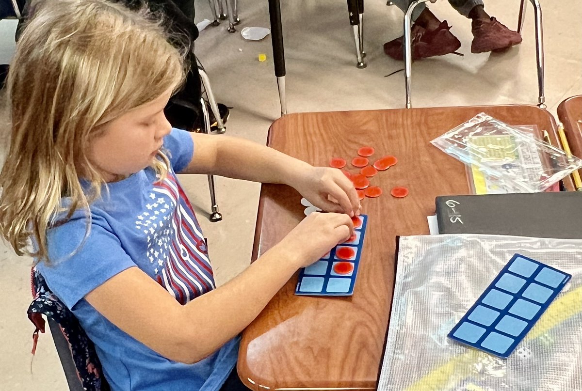CarlenaSheeran's tweet photo. It was a great morning @RadcliffElem exploring &amp; discussing math so students can extend their mathematical understanding. 👫🏽 #HCSBetterTogether #Math #GRRECKY #FoundationalNumeracy https://t.co/shGK90jIsH