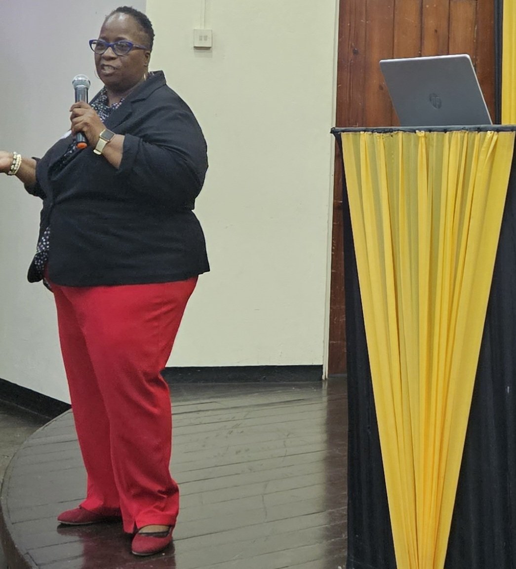 WalterinDC's tweet photo. Keitha Osbourne passionately presents on collaborating as educators at our #ASCDELMeetup today! TY Keitha! @ASCD @ISTEofficial @ASCDcommunities @EduGladiators #edchat #edutwitter #edreform #edadmin #edleadership #edpolicy #edtech #teachertwitter #K12 #highered https://t.co/xICvFjVcKZ