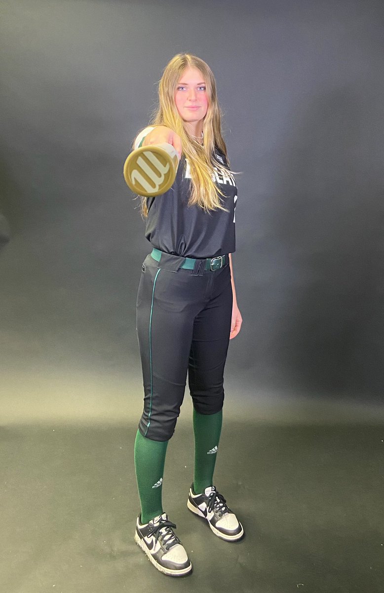 PyperFerres's tweet photo. Had an amazing visit with @OhioBobcatSB . the campus is absolutely gorgeous!! huge thank you to @Hall_J_4 @DarrickBrown23 @PiperSwiper for having me and giving me such a good time💚 #OUohyeah https://t.co/2y8ksmL9Uc
