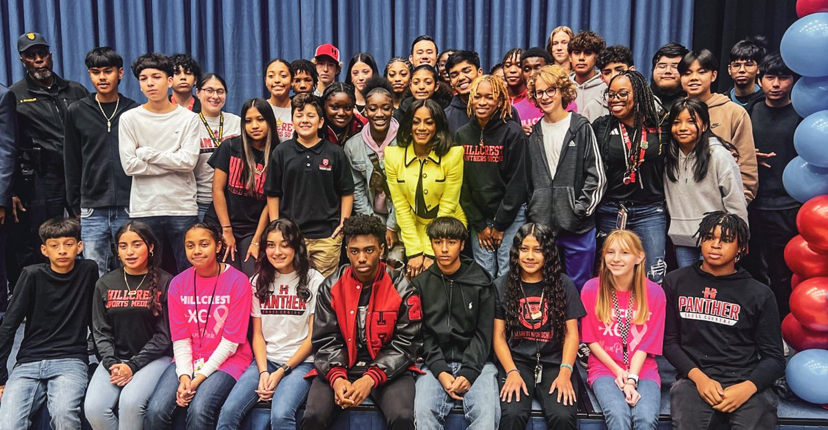 It was awesome being able to celebrate <a href="/SHACARRII/">𝐒𝐡𝐚'𝐂𝐚𝐫𝐫𝐢 𝐑𝐢𝐜𝐡𝐚𝐫𝐝𝐬𝐨𝐧</a> today at Ellis Davis Field House! Thank you for the encouraging words and motivation! 

<a href="/Hillcrest_TF/">Hillcrest Track & Field</a> <a href="/PanthersHHS/">Hillcrest HS</a> <a href="/dallasathletics/">Dallas ISD Athletics</a> #CrestSide #PantherPride