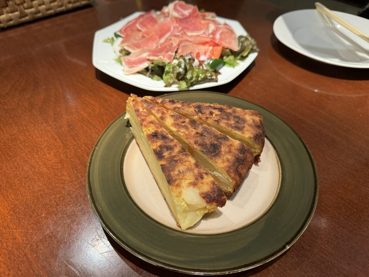kohitsujiism's tweet photo. 昨日の夜は知る人ぞ知る滋賀県長浜市のスペイン料理店エルオチョ（ＥＬＯＣＨＯ）に行って来ました😃
パエリアがおすすめです🥘

#エルオチョ
#ELOCHO
#パエリア
#長浜プロレス
#シンヤTHEブッチャー https://t.co/FuecBVHEuU