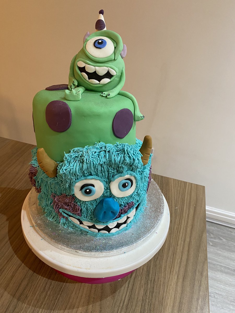 jenandabs's tweet photo. A few of the latest bakes #hobbybaker 🎂🧁 https://t.co/z9WEg2wcq0