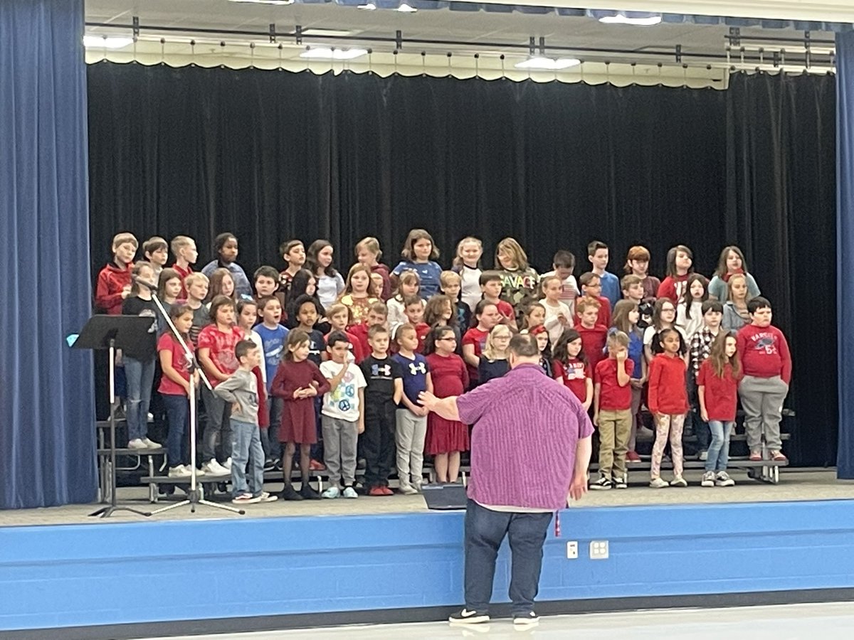 BoboNCS's tweet photo. Thank you @HillviewElemen for honoring our Veterans today! The 3rd graders sounded awesome and did a great job! Extra special thanks for honoring my Dad, my Grandpa and multiple other veterans in attendance today! @Newark_Schools https://t.co/wyAeamNE98