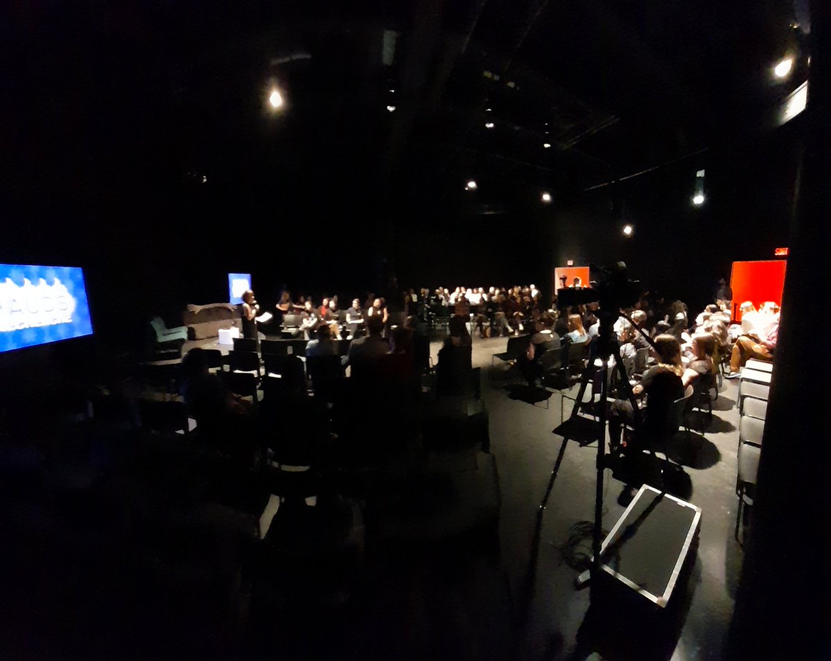 Coup d'envoi avec l'équipe d'intervenants et bénévoles de la #Nuitchercheurs 
Une centaine d'intervenants et plus de 30 institutions mobilisées.
Ouverture au public à 18h heure locale. Une magnifique soirée en perspective !