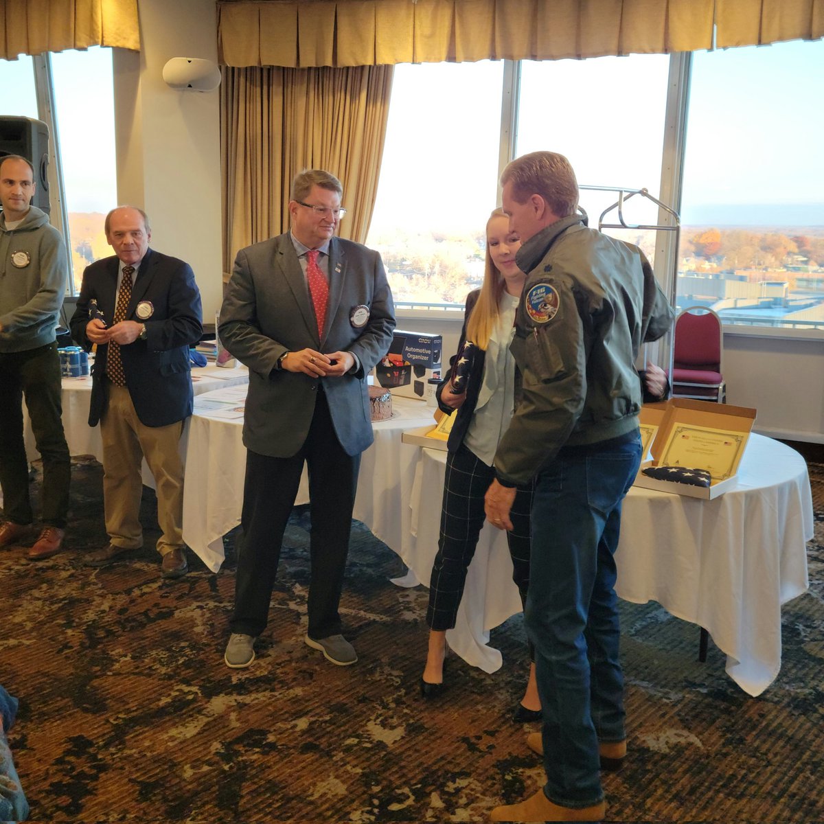 The #DMAMRotary saluted the service of our Club's #Veterans to kickoff this #VeteransDay2023 Weekend. 🇺🇸 🪖 Presented flags flown over US Capitol by Rep @ZachNunn & @AARP Veterans Challenge Coins. 🇺🇸 🪖 #ServiceAboveSelf #TheFunClub #AARPsalutesVets #DSMUSA #CatchDesMoines 🇺🇸