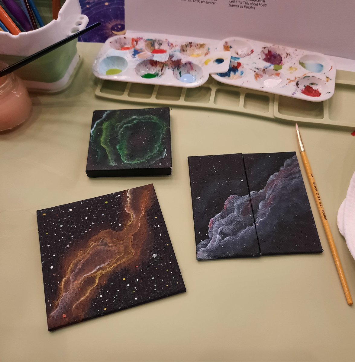 EleriTMLH's tweet photo. Working on space while at my #Orycon table https://t.co/1eXxsmSNkB