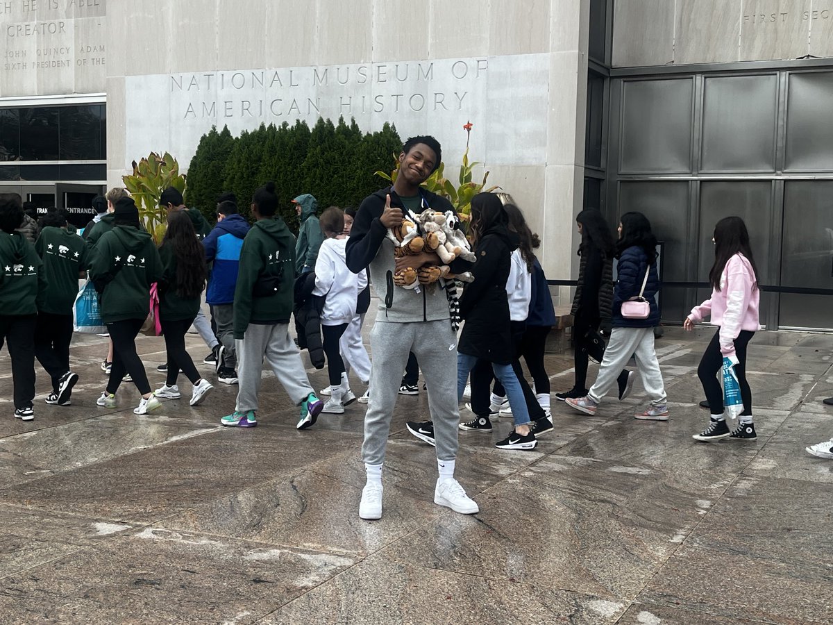 JulieWarren0258's tweet photo. Bus 4, started the day off wet at Arlington National Cemetery, then Fords Theatre, and currently at the American History Museum.  Next stop National Portrait Gallery then dinner. Kids are having fun!! https://t.co/cFxZbGDeEK