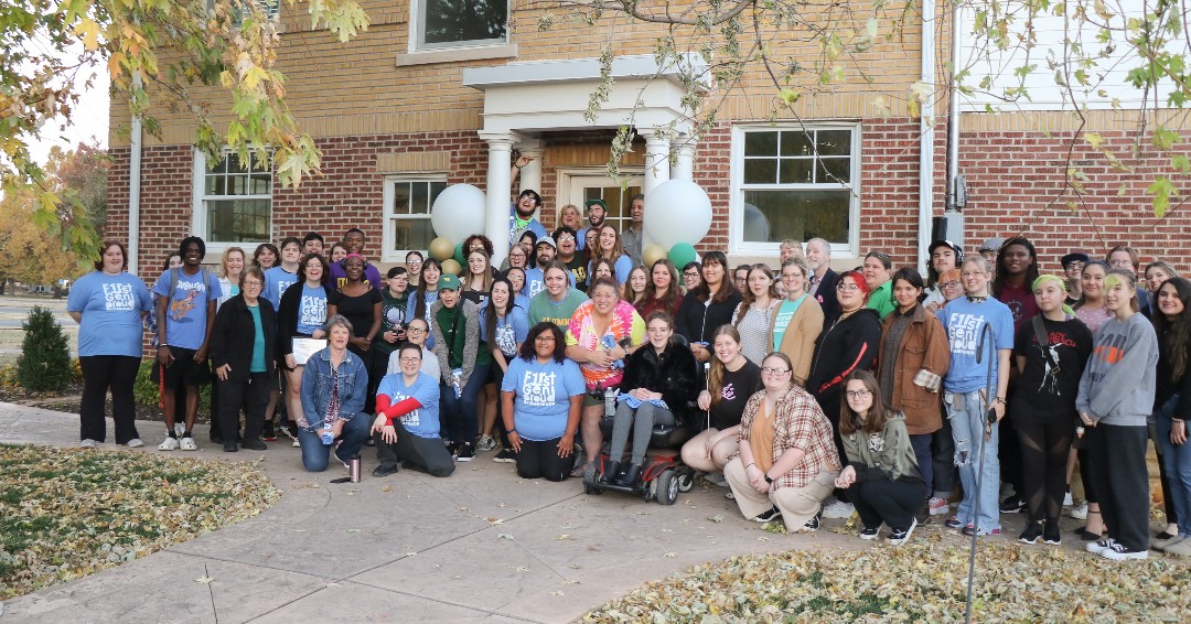usaodrovers's tweet image. Wednesday evening, President Hale hosted our first-generation students, staff and faculty for some pizza and togetherness on the President's Patio. She also awarded two first-gen scholarships thanks to the generosity from the Brown family! #FirstGenProud #BetterTogether