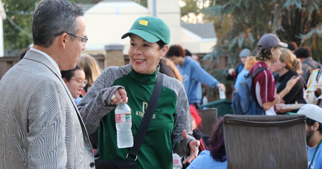usaodrovers's tweet image. Wednesday evening, President Hale hosted our first-generation students, staff and faculty for some pizza and togetherness on the President's Patio. She also awarded two first-gen scholarships thanks to the generosity from the Brown family! #FirstGenProud #BetterTogether