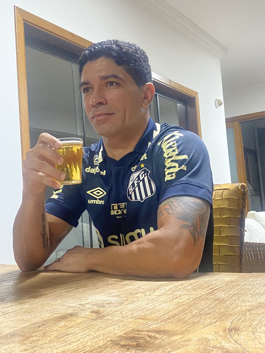 Renato_11's tweet image. Quando o @SantosFC 🤍🖤😍 vence na quinta….o “SEXTOU”😎🍺 fica maravilhoso…😜💪🏽 

#bebacommoderação