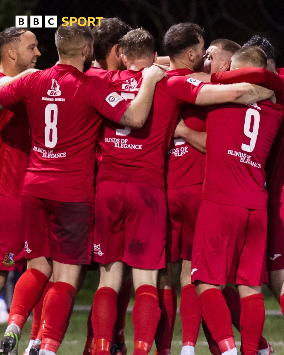 BBCSportWales's tweet photo. Cymru South side Llanelli produced a shock in the third round of the JD Welsh Cup with victory on penalties over Cymru Premier club Penybont ⚽

#BBCFootball https://t.co/cys8vh7WkK