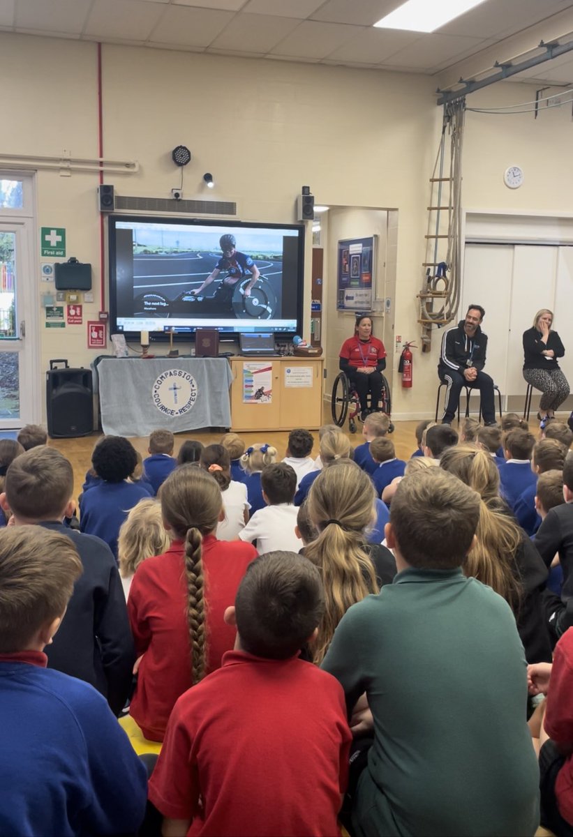 What a fantastic morning at St.Peter &amp; St.Paul CE Primary with @sportsfs and <a href="/lizmcternan/">Elizabeth McTernan</a> getting the whole school moving 👌

A big thank you to headmaster <a href="/OffbeatDave/">David Hurdman</a> for a wonderful welcome and to all of the pupils &amp; teachers for their energy and smiles all morning 🤩