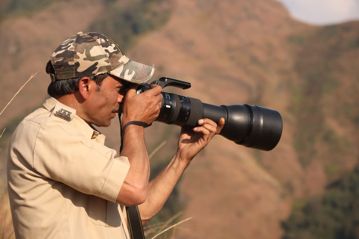 RisingKashmir's tweet photo. From #WildlifeGuardian to #WildlifePhotographer; #GABhat’s extraordinary #journey behind the #lens
@OfficeOfLGJandK @diprjk
@manojsinha_
https://t.co/Ni7zZ0IRD1 https://t.co/PuNSNKZKl9