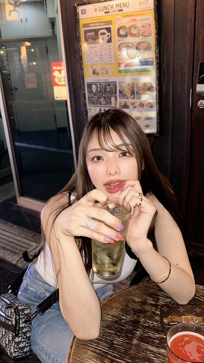 sanoyumasan_gao's tweet image. えっちじゃないただの酒飲み女のこのツイートで万バズしたい‼️

できるわけないか……⁉️

もし万バズしたらフォロワーとデートします👫🏩
みんなRTと♡するのだ🦕🐾💜

これが噂の #RTしたらゆっまゆまにしてやんよ ってことか💖

 #1万いいね  #1000RT  #万バズ