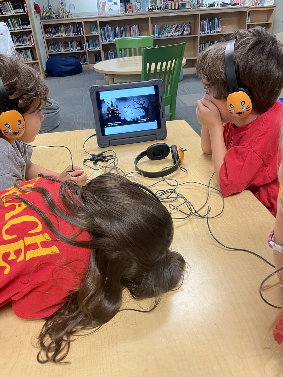 mamaofarch's tweet photo. Twitter dump! Halloween season in the school library @VOCALCCSD @CCSDConnects @MurrayLasaine https://t.co/fUYkXt287N