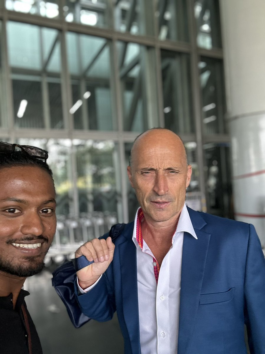 amritpradhan63's tweet photo. Suited in all blue @nassercricket ! 

Bumped into him at CCU Airport! https://t.co/ve5E9X5u6D