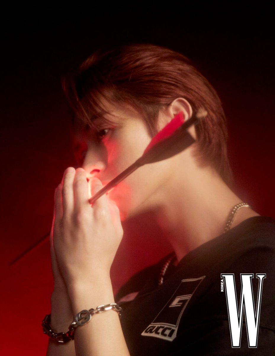 StrayKidsGlobal's tweet image. [PHOTOS] 1/2

Stray Kids #LeeKnow x W Korea B-Cut Photos 

🔗: wkorea.com/?p=265126

@Stray_Kids #StrayKids #스트레이키즈 #スキズ #리노 #リノ