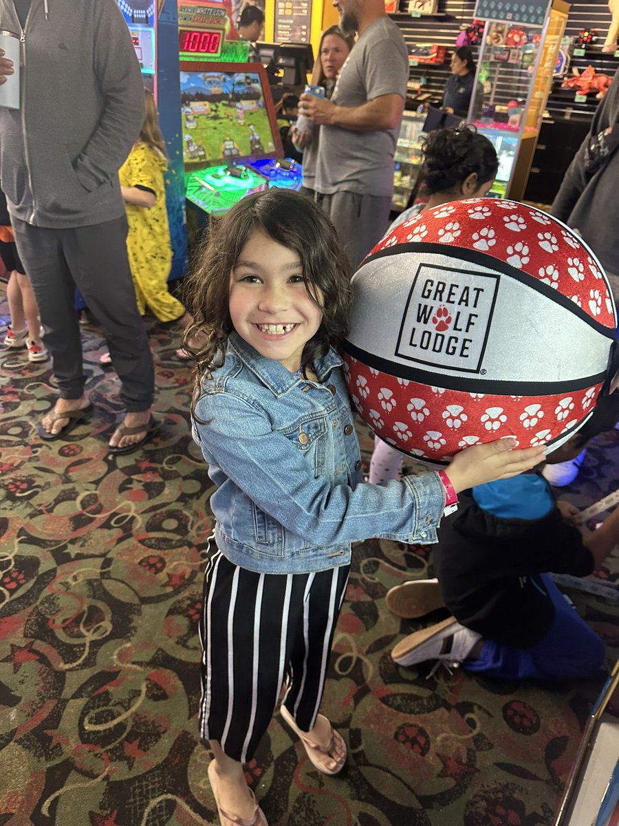 SmashJT's tweet photo. Took the family to @GreatWolfLodge in Anaheim for the night.
Caring for my kids emotions & treating them right is so important, especially these days.
Being a good parent isn’t always easy, but it is ALWAYS rewarding.
Have a great weekend!
#Howles #GreatWolfLodge https://t.co/UBbopGVtfa