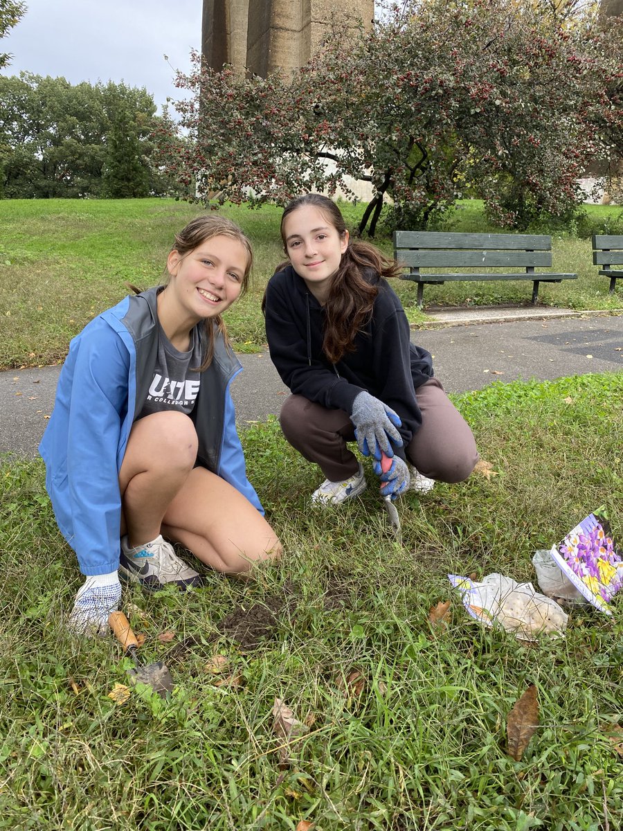 We always love hosting young volunteers from local schools.  Looking for service hours?  Consider our joining us for two days of Leaf Fest on 11/11 and 11/18!