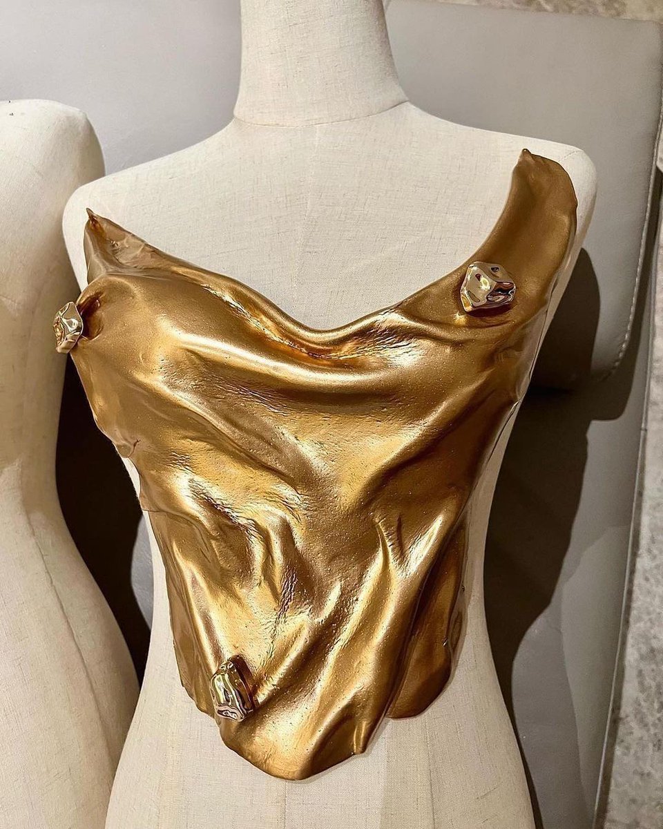 cgcfxcv's tweet photo. Ziwu Artemis' Corset Exhibition https://t.co/f7MkcCHqji