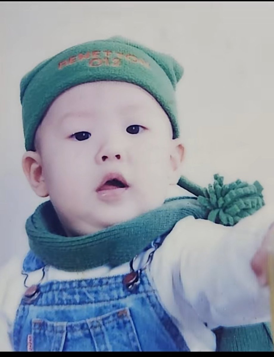 LPLfanclub's tweet photo. TheShy shared a photo of himself when he was young.

It's his birthday today.

#LPL #WBGWIN #Worlds2023 https://t.co/taTfyG1ldA