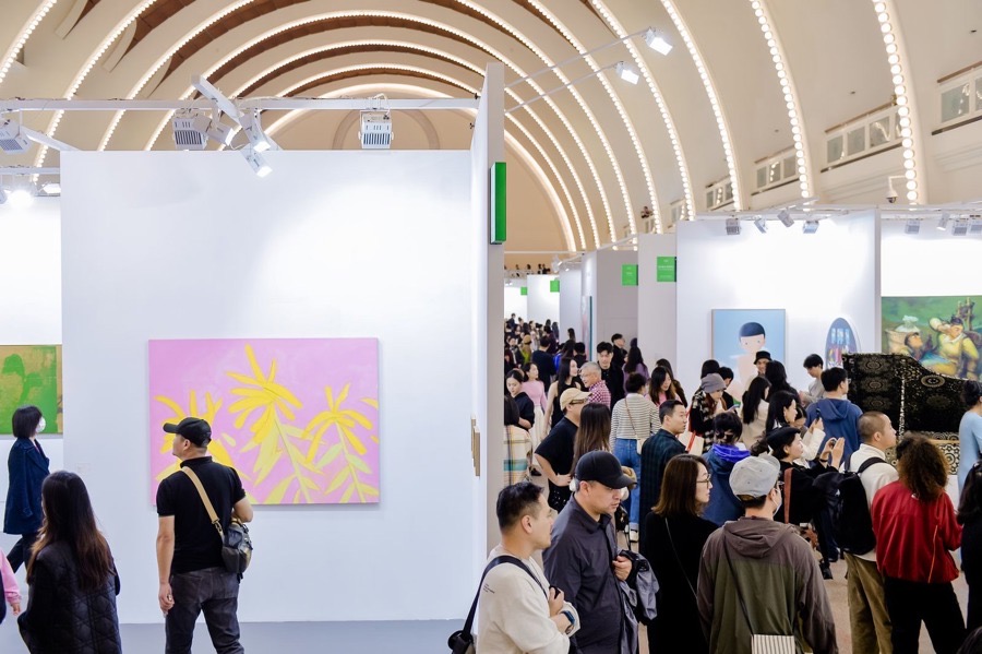 ShLetsMeet's tweet photo. #ART021 Contemporary Art Fair🎨is in full swing at Shanghai Exhibition Center, attracting a record-high number of exhibitors.
Featuring 150 outstanding galleries🖼️from home and abroad, with 27 making their debuts, the fair showcases a diverse range of some 10,000 contemporary artworks.
🗓️Through Nov 12
📍1000 Yan'an Rd M.
#ArtisticVibes