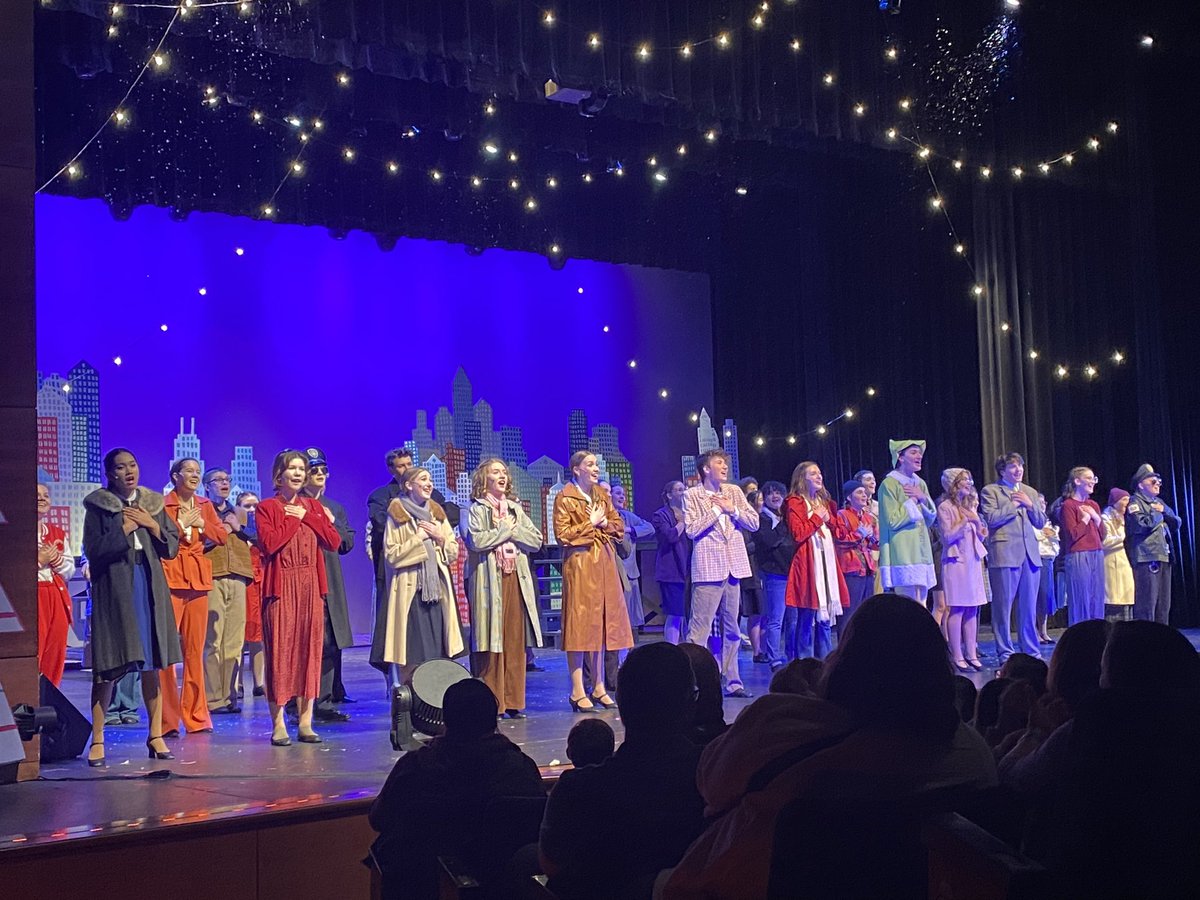 Officially in the holiday spirit after seeing the <a href="/LZHSTheatre/">LZHS Theatre</a> production of Elf Jr.! #WeAreLZ #LZNation <a href="/johnwalshD95/">John L. Walsh</a> <a href="/LZ95curriculum/">Zach Gimm</a> <a href="/spedteach8/">Cara Obrochta</a>