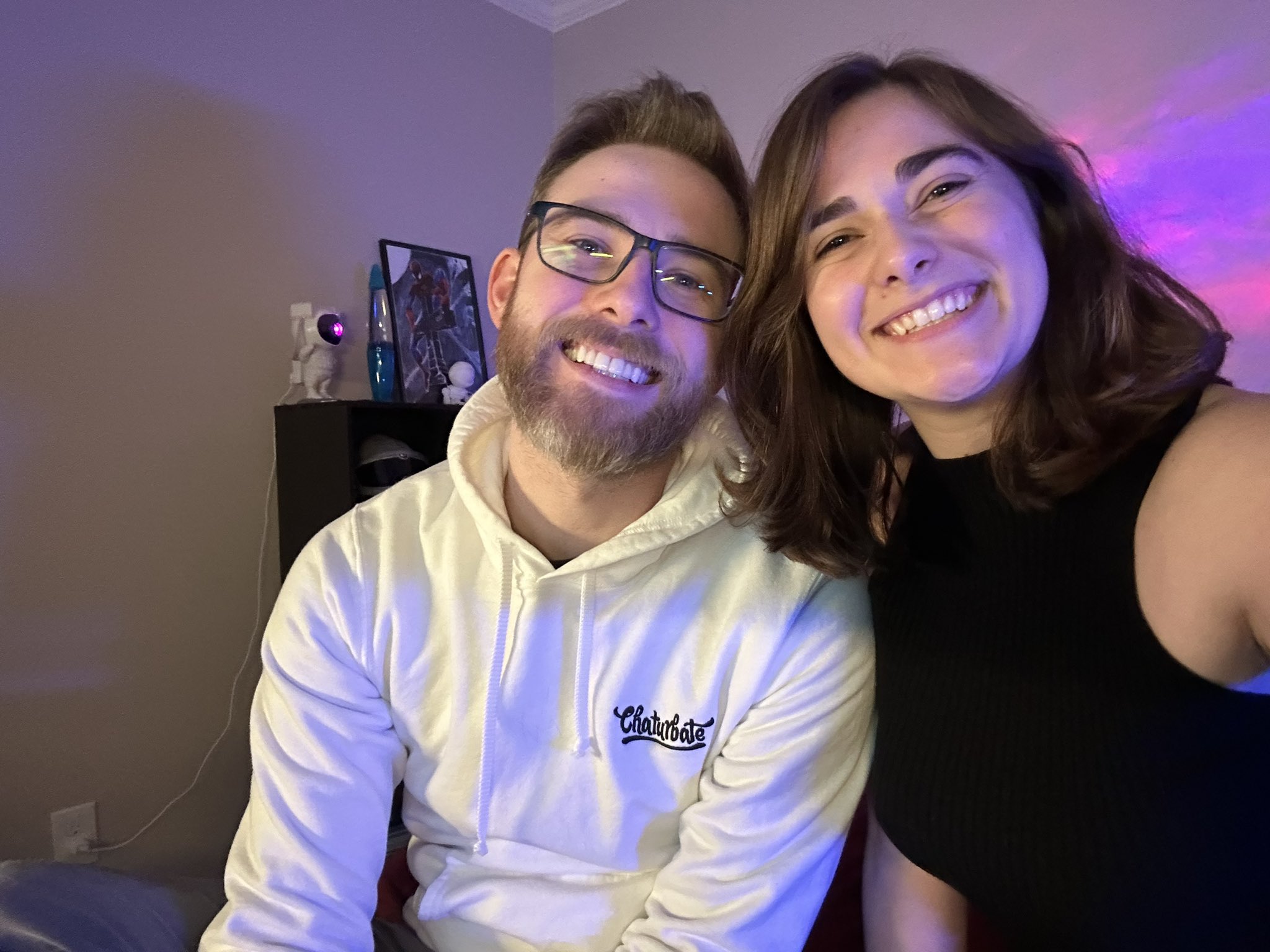 Spaceneighbor Exxxotica: Chicago on X: Here's a little photo. We're  actually way bigger in person. Have a look at CB: spaceneighbor  t.cor0Sn8eB5CY  X