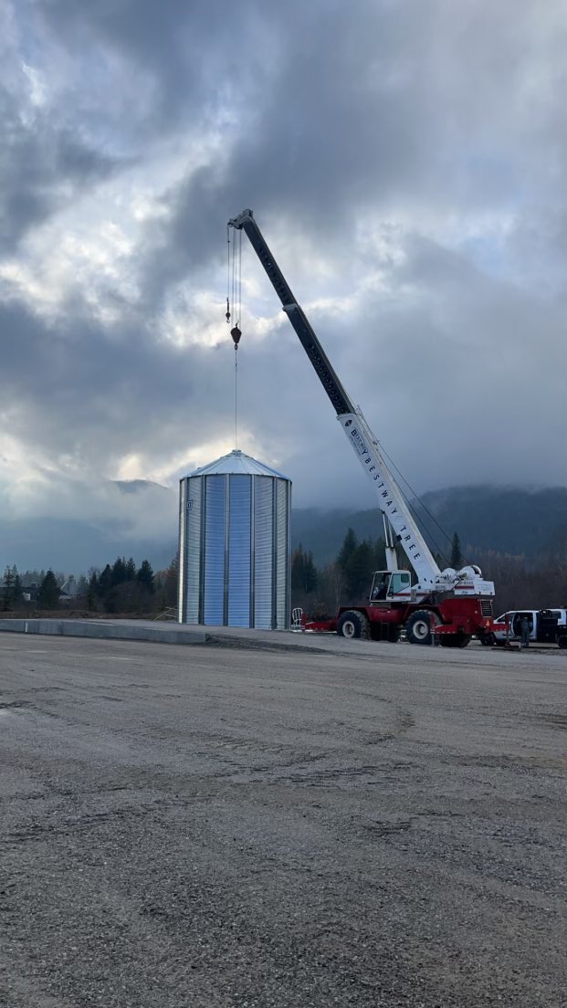 TandSSales's tweet photo. Storm is a brewing in north Idaho. Last project of the year about done with stage one.  This beautiful @SCAFCOGrain bin is 1 of 6 tall lanky guys for the local feed mill. https://t.co/W0XTUIOVRY