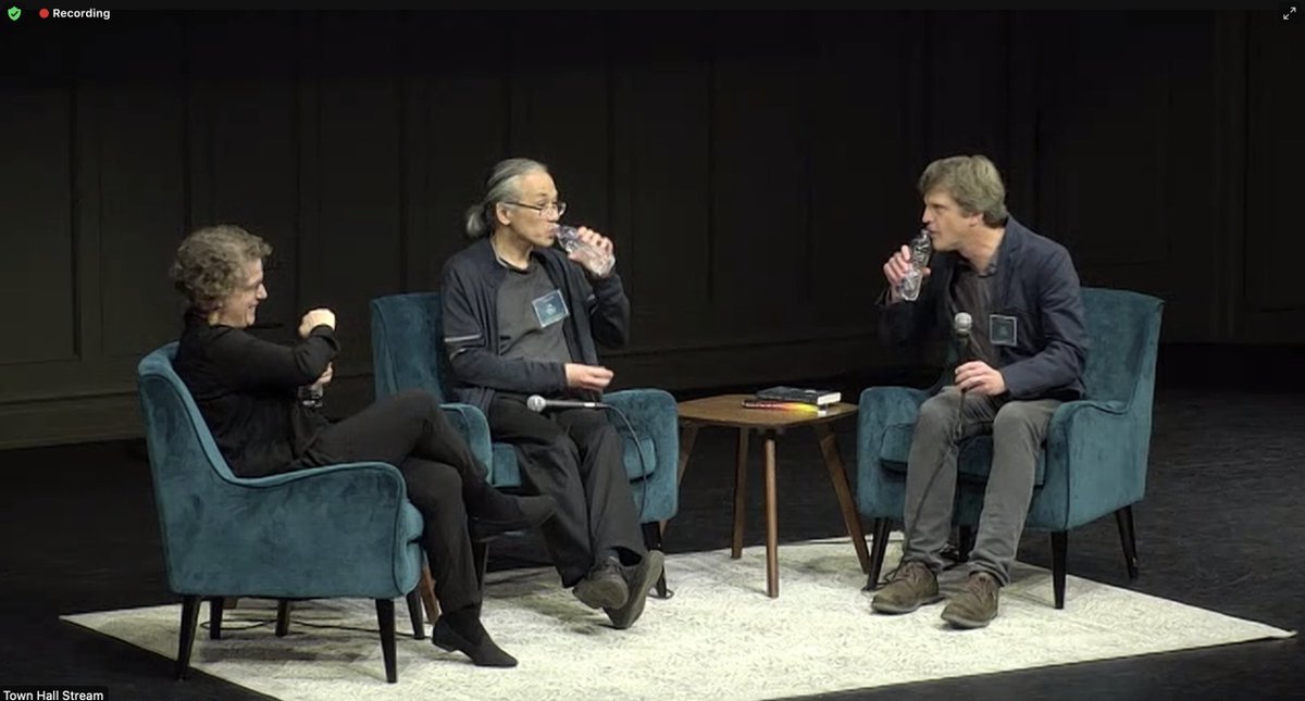 Fabulous Saturday afternoon watching live one of my fav authors: Ted Chiang and my fav AI expert and voice of reason: Prof @emilymbender 🦜. Wisdom is about to land in 3... 2... 1... Thank you @ClarionWest