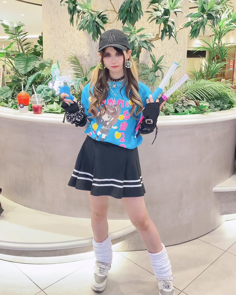 iwamin0216's tweet image. れーなのバースデーにグッズだけ買いに行った社不です🙋‍♀️
ヘアバンドするの忘れた(´・ω・｀)
#Rady のセットアップ着てるしれーながよく着てるVOLCAN&amp;amp;APHRODITEのアクセも付けてるしれいな装備完璧だったのに🥺
TシャツSサイズしか無かったけどSで丁度いい‼️

#田中れいなバースデー #おつかれいな会