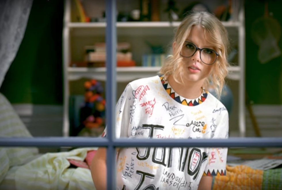notgwendalupe's tweet photo. 15 years ago, taylor swift released her album 'fearless' ✨ https://t.co/Bxwp7wjCTr