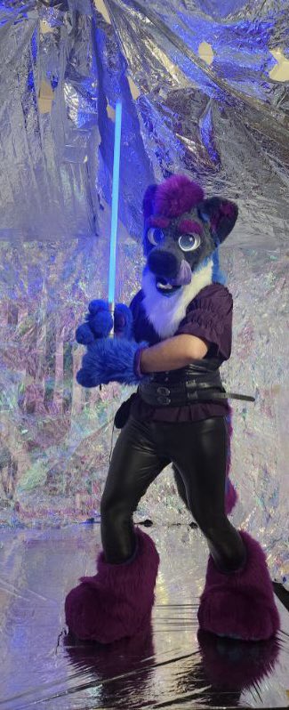 night_ezra's tweet photo. Happy fursuit Friday!!! Sorry for the late post. Work was crazy!!! #mayforcebewithyou #furry #FursuitEveryday #FursuitFriday https://t.co/Rvi2BHWl9U