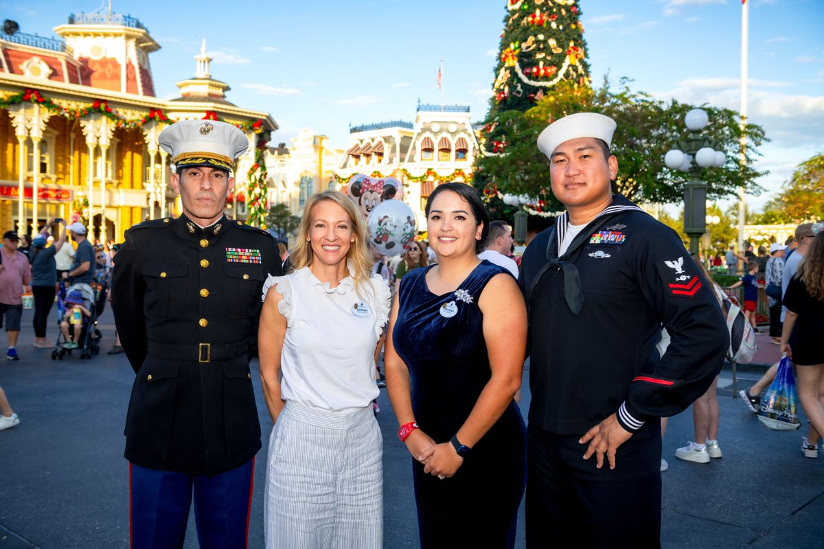 As Veteran's Day approaches this weekend and Disney Parks' tradition of honoring those who defend our nation coast-to-coast, Magic Kingdom hosted a special flag retreat ceremony recognizing our cast members who have served our country. 🇺🇸 #DisneyCastLife #DisneySalutes