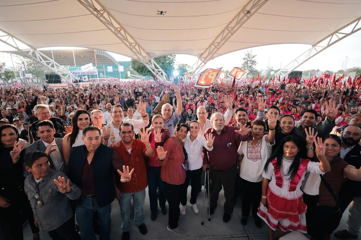 PartidoMorenaMx's tweet image. ¡Nunca, nunca vamos a traicionar al pueblo de México! ¡Siempre actuaremos con apego a nuestros principios que llevamos en el corazón!

En su encuentro con la militancia de Durango, nuestra coordinadora nacional @Claudiashein pronunció un mensaje de esperanza en el que habló de…