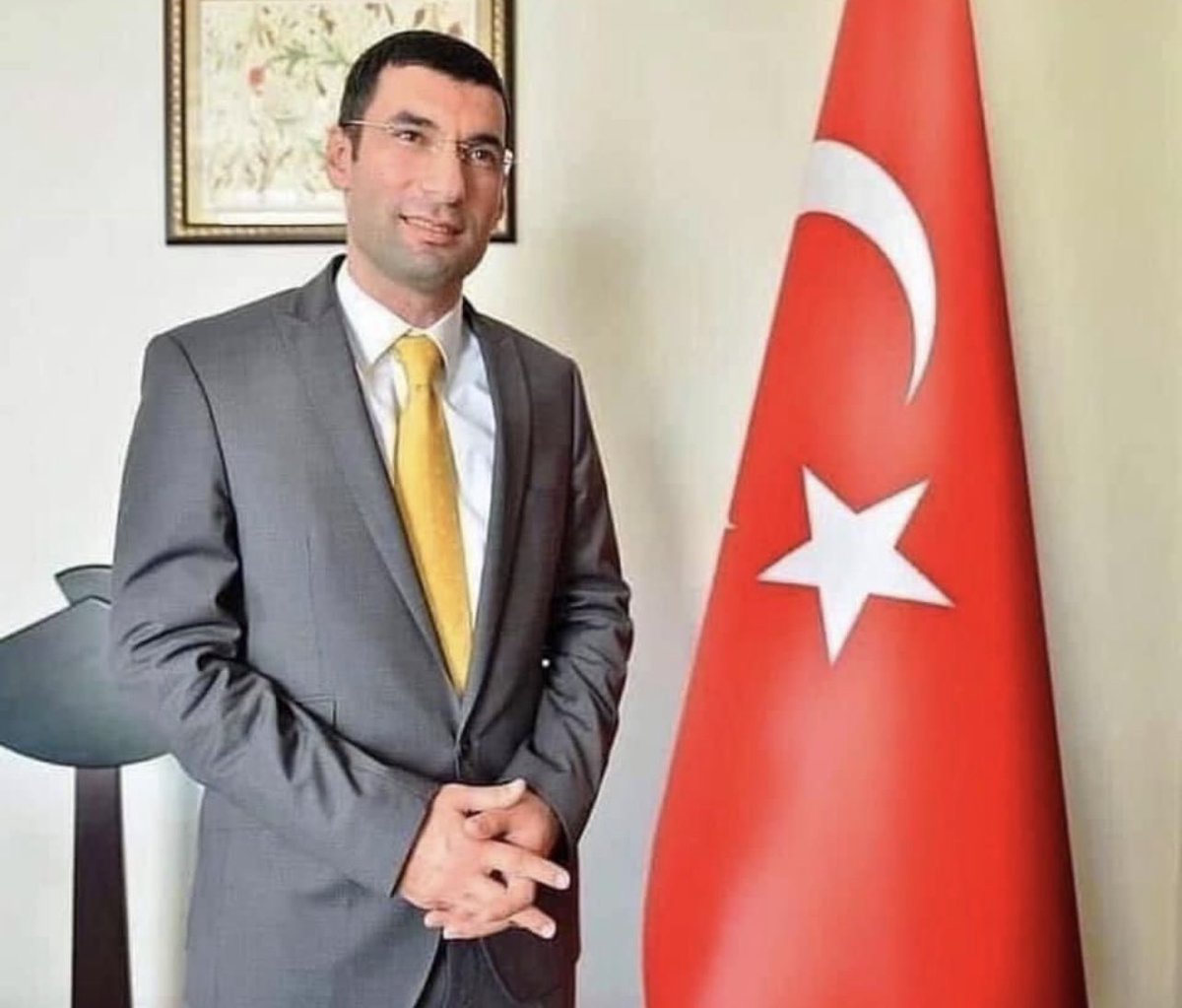 Meslek büyüğümüz Şehit Kaymakam Muhammet Fatih Safitürk’ün şehadetinin seneyi devriyesinde rahmet ve saygıyla anıyorum.