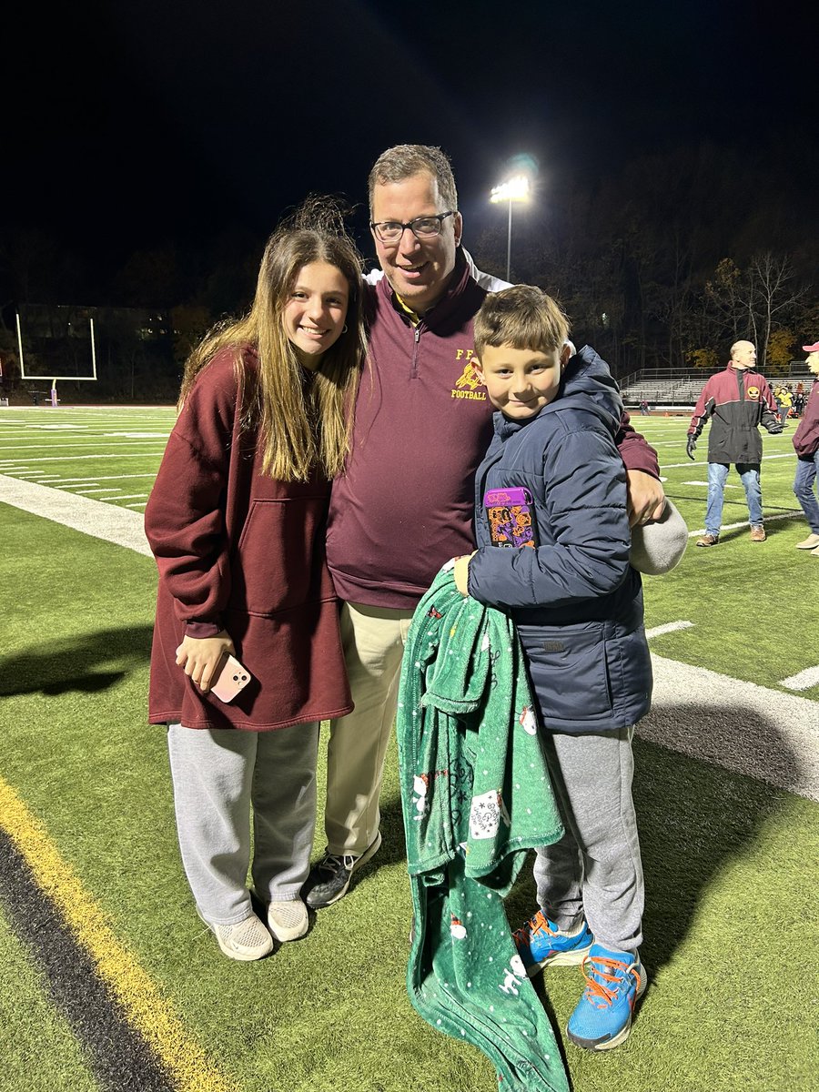 AubreyKramer23's tweet photo. Dad became a sectional champ and I turned 15! Super proud! Congrats @CoachTK6 &amp; @CoachMMancini16 !!! #woof https://t.co/xb8Hsfj2Ji