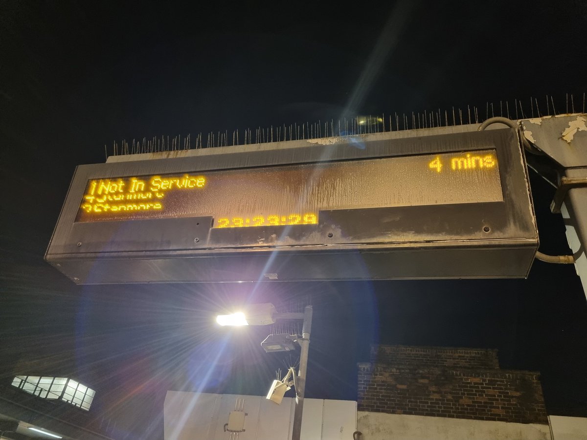 Fertzy's tweet photo. Hey @tfl what is going on with trains from Wembley? You knew there was a gig tonight but you can't run trains when it finishes? This 4 mins has lasted nearly 10 minutes. https://t.co/kvER0Ky7WC