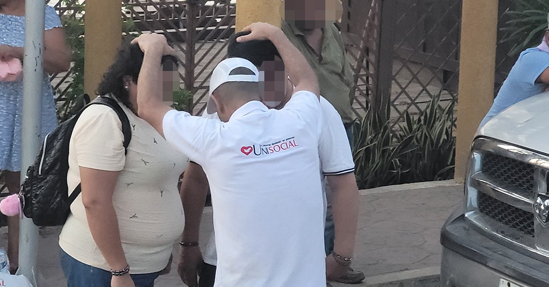 UnivMx's tweet photo. 🟠 La #UniSocial mostró una vez más que la unión hace la fuerza. En días recientes, los voluntarios reunieron esfuerzos para apoyar a varias familias de la localidad de #CoyucaDeBenítez #Guerrero 

Así se vivió esta acción social: https://t.co/48JXdKvZzB
