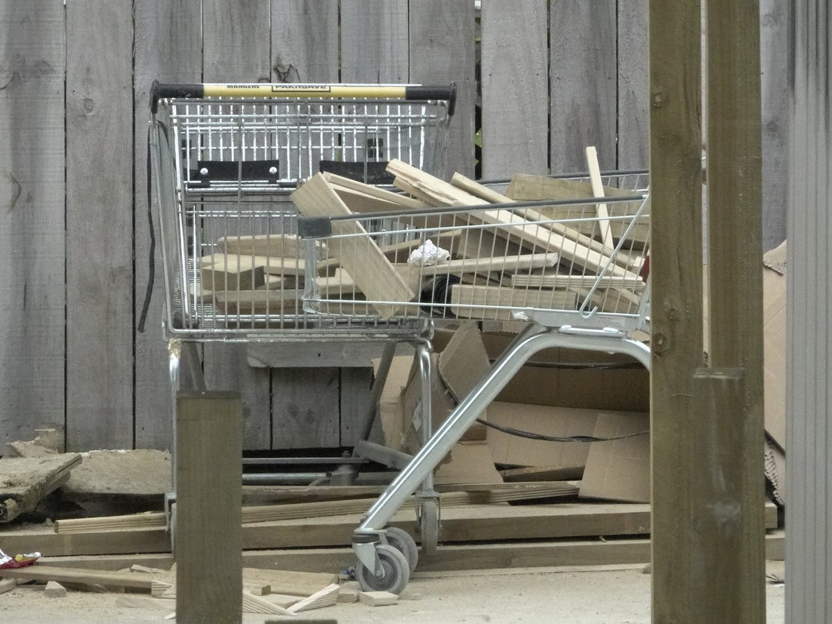 ZeeOneNZ's tweet photo. Mangere trolleys are useful on the building site next to us. #Auckland #Mangere #PakNSave. . https://t.co/hNe12eKy2M