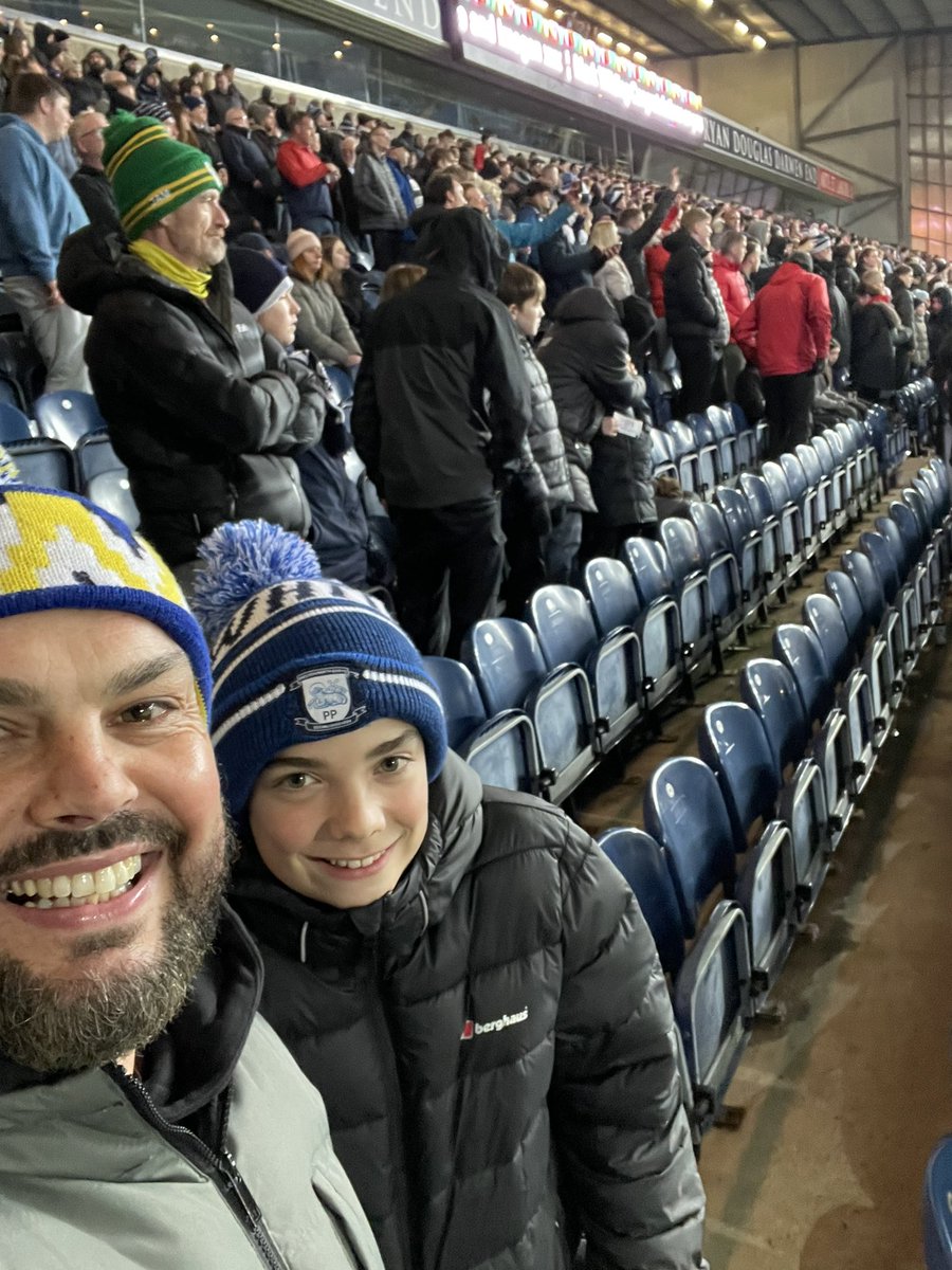 DWDDaveWoodruf1's tweet photo. Yellows Yellowsπβ½οΈ
#pnefc #rlswa https://t.co/yCiz0miCil
