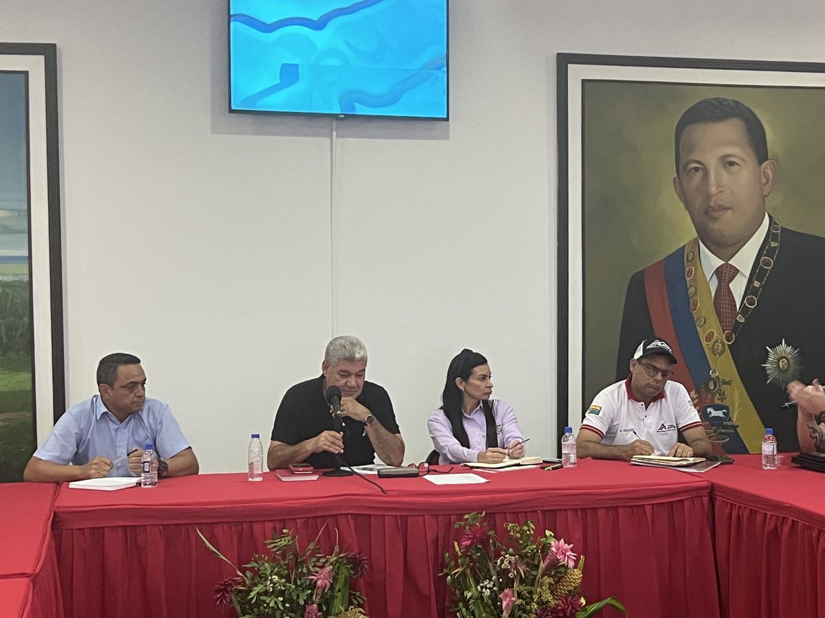 Construimos con la Asociación de Empresarios Gasolineros del estado Apure (ASEAPURE) alternativas válidas, estrategias y acciones comunes para la mejor atención de los usuari@s del combustible en nuestra entidad apureña ⁦<a href="/NicolasMaduro/">Nicolás Maduro</a>⁩ ⁦<a href="/delcyrodriguezv/">Delcy Rodríguez</a>⁩ <a href="/dcabellor/">Diosdado Cabello R</a>