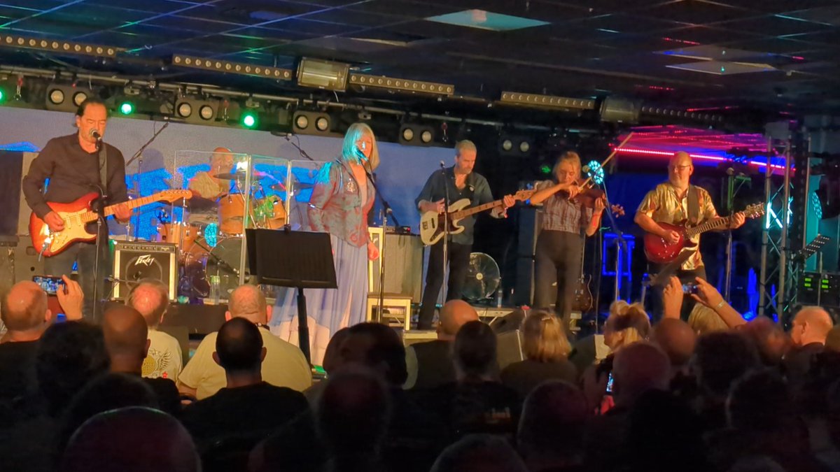 @HRHProgFestival 12 OK I have seen Steeleye Span. #win Probably the first album I became aware of was by SS ( Camel a close second, I live in hope)