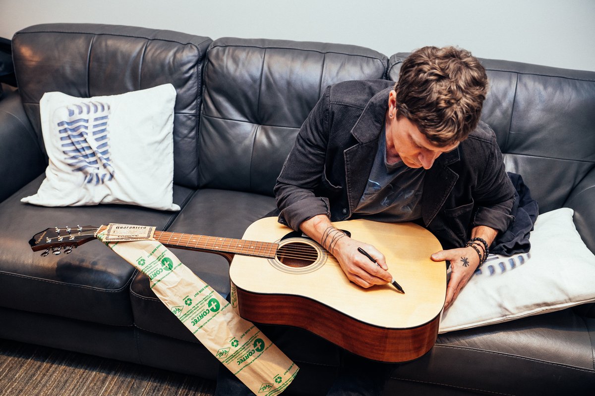 ThisIsRobThomas's tweet photo. Beginning today I'll be dropping auction items on my @ebay for Charity page, all benefitting @sidewalkangels! You'll have the chance to win a signed guitar, a 1:1 conversation via Zoom, and so much more - all while helping to support no-kill animal shelters and rescues across the country! https://t.co/XeYmpyyiJc