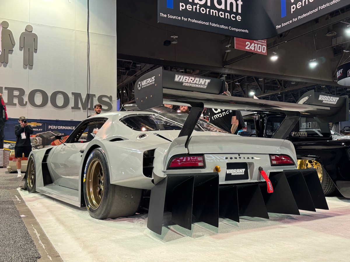 ForgelineWheels's tweet photo. Polarizing. Did @HorizonMotorsp2’s #Pontiac #Firebird on #centerlock #forgeline #TA3R take #protouring too far? https://t.co/z5jJyJwJn1 https://t.co/cL6oNFuD1U