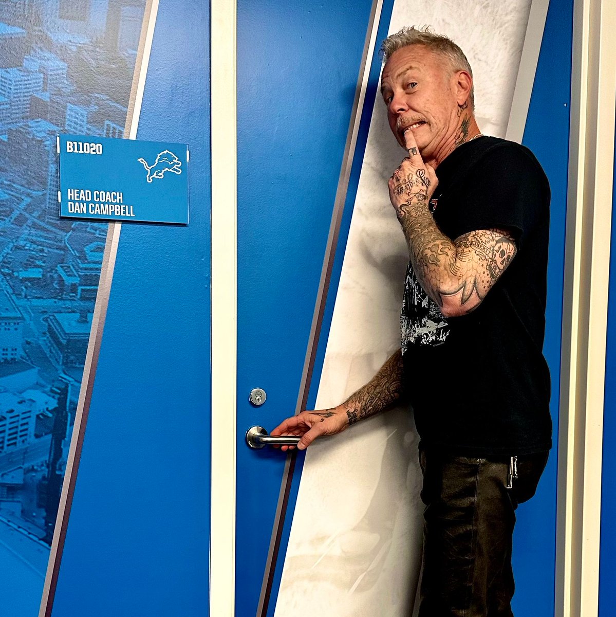 Metallica's tweet image. 🤘 Wish you were here, Coach! Too bad the @NFL didn't give you that bye we asked for... 😒