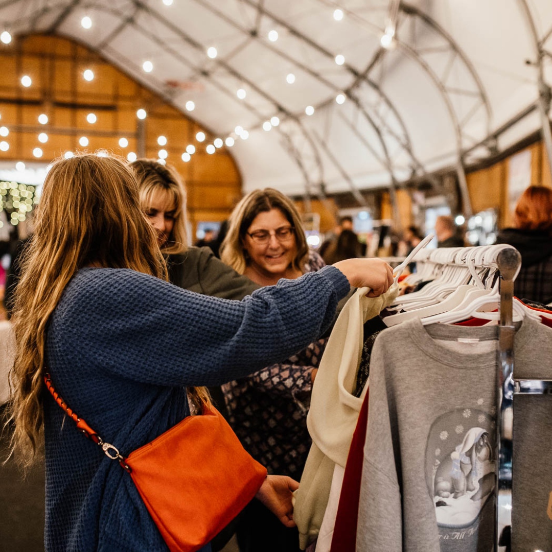 We're [ 1 WEEK AWAY ] from the 1st #HolidayNightMarket of the Season! ✨

Time is flying! Make sure to mark your calendars for the first weekend of #HolidayNightMarket23 starting on November 17 - 18. ☃️

What's on your wishlist this year?! ⬇️ #HolidayNightMarket23