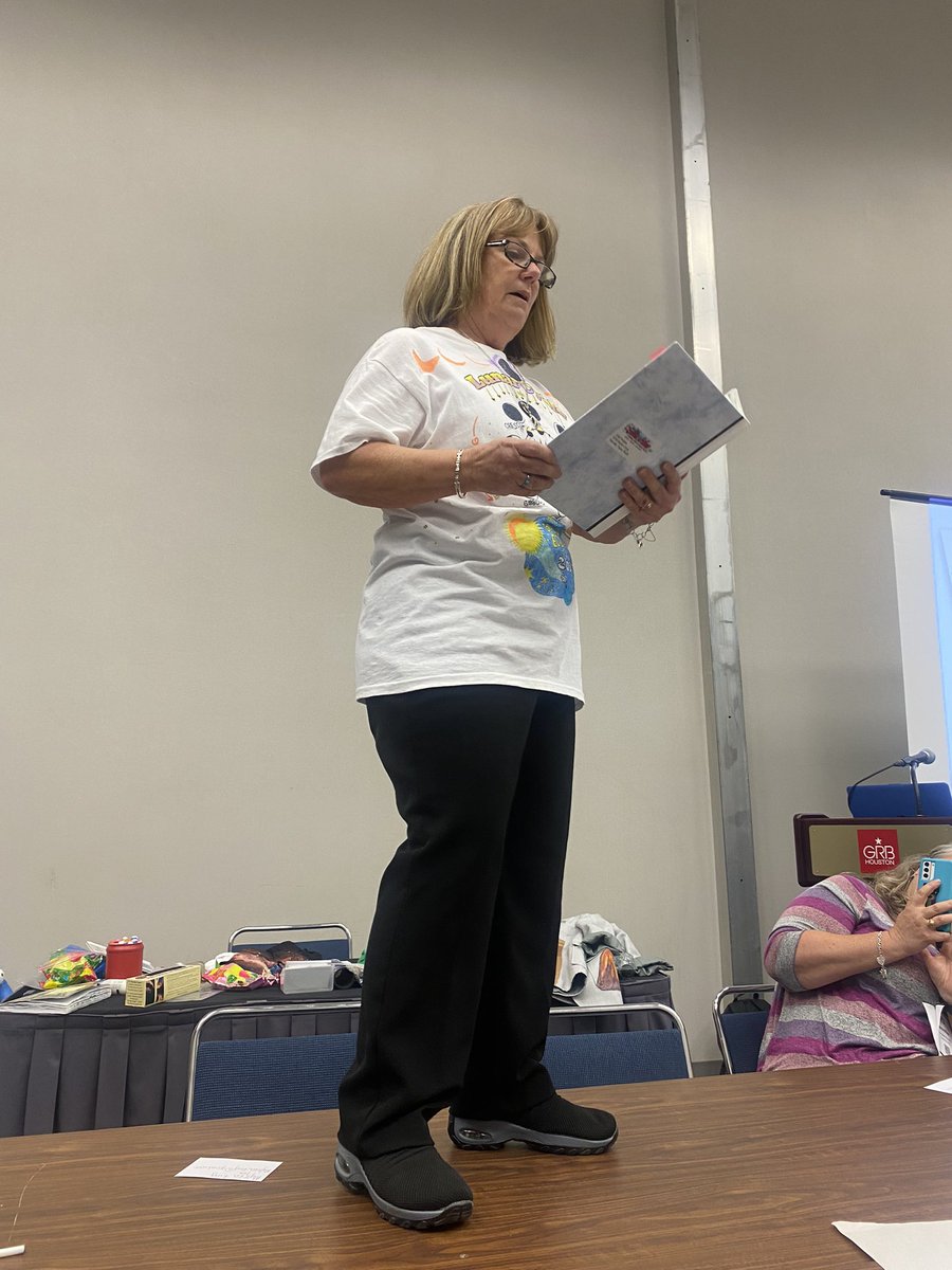 MrsHamlett501's tweet image. Jody Hodges used engaging energy to incorporate art and music as a classroom engagement science technique for science concepts!#STATCAST23 @AISDElemScience @doccbstewart @BakerDana2424 @STARS_902 @Houston_AISD @dmsaenz526
