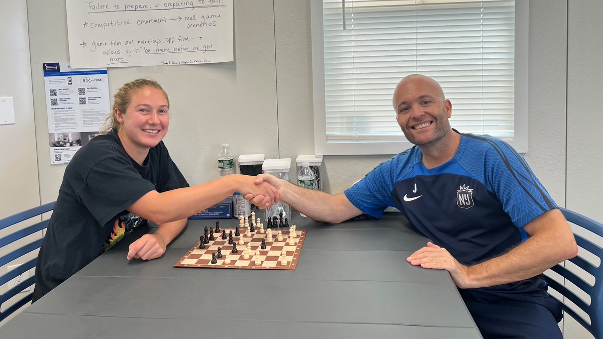 Throughout 2023, Gotham have improved their tactical approach as a team, oddly, through chess.

<a href="/EvanDavisSports/">Hip Hip Shohei</a> spoke with players about Head of Tactical Analysis <a href="/JesusBotelloAD/">Jesús Botello</a> and how his chess lessons could be Gotham's key to a championship⤵️ equalizersoccer.com/2023/11/10/how…